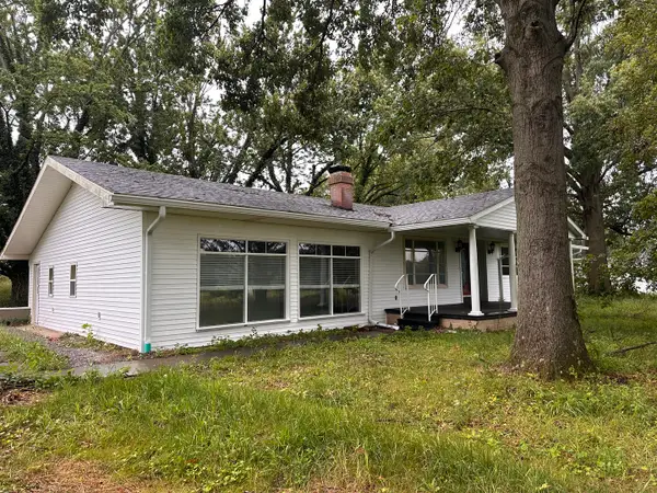 380 Golf Course Road, Eldorado, IL 62930