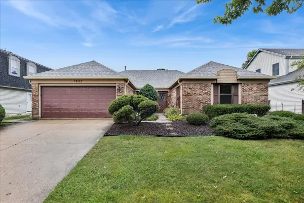 1255 John Drive, Hoffman Estates, IL 60169