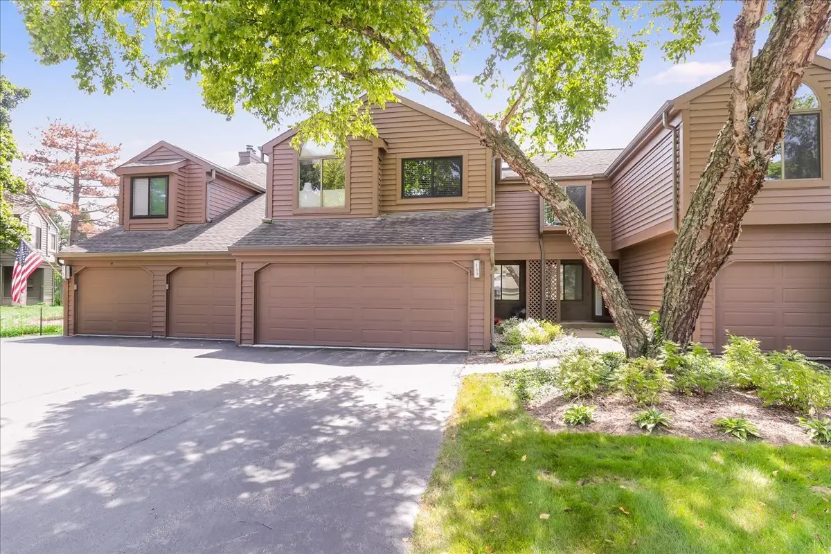 355 Indian Point, Lake Barrington, IL 60010 - #1