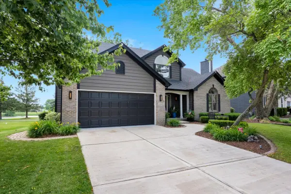 565 Blackberry Ridge Drive, Aurora, IL 60506
