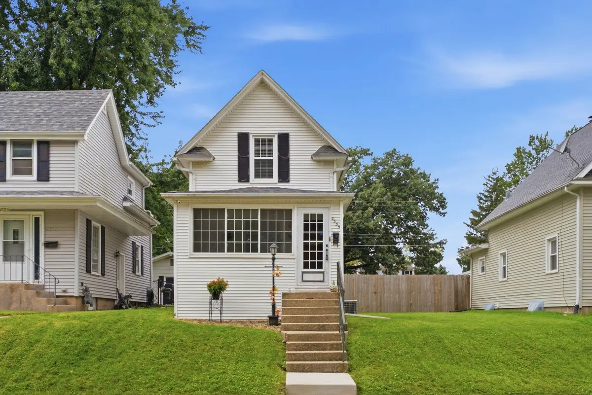 2335 33rd Street, Moline, IL 61265 - #1