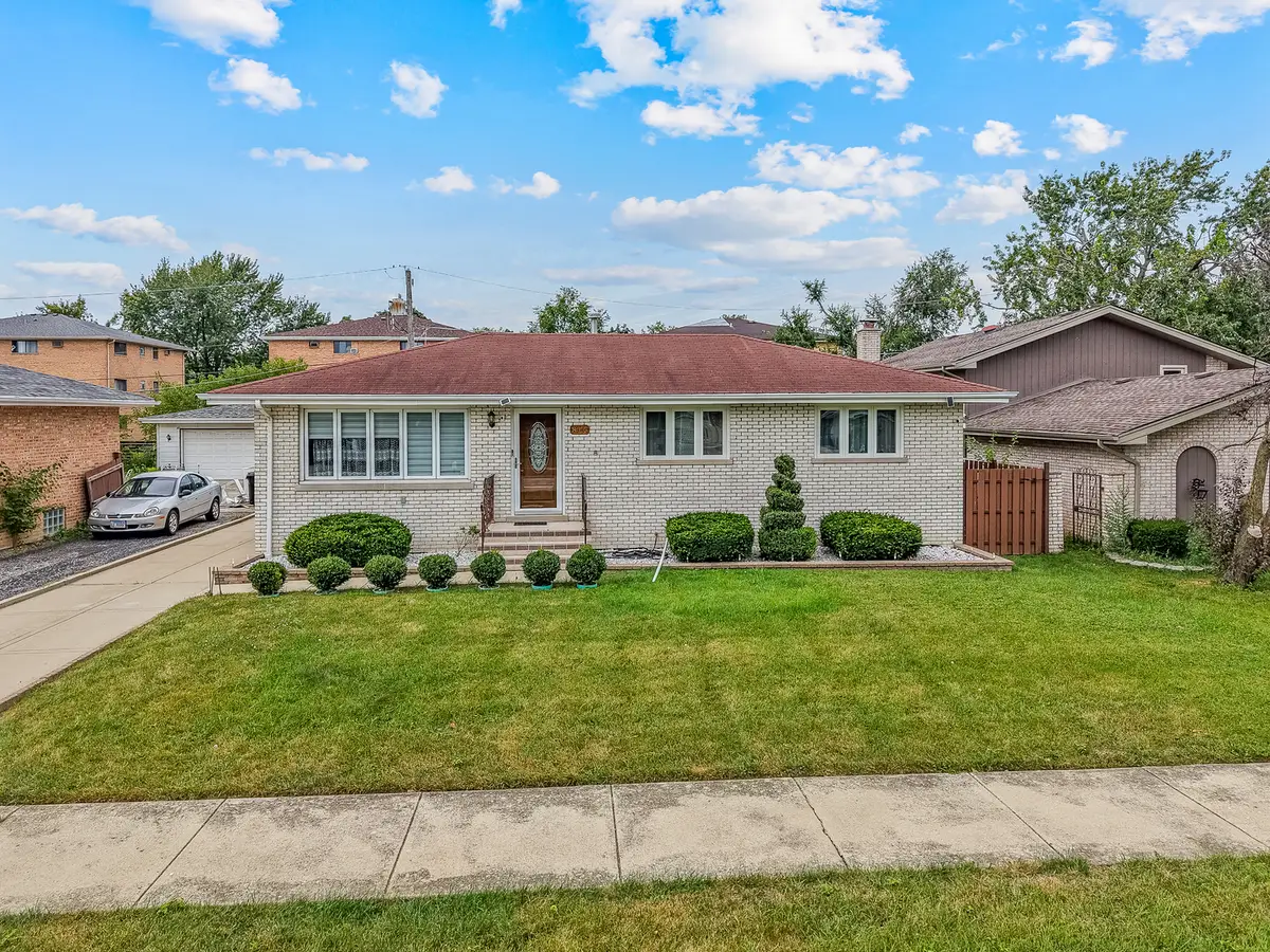8016 S Thomas Avenue, Bridgeview, IL 60455 - #1