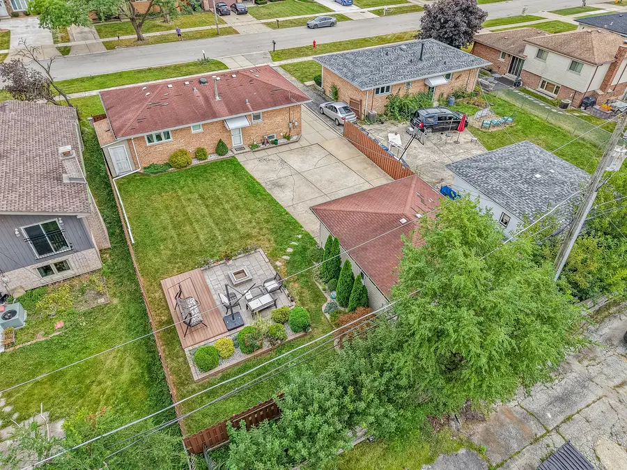 8016 S Thomas Avenue, Bridgeview, IL 60455 - #3