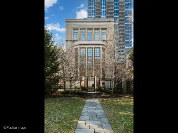 3026 N Lake Shore Drive, Chicago, IL 60657