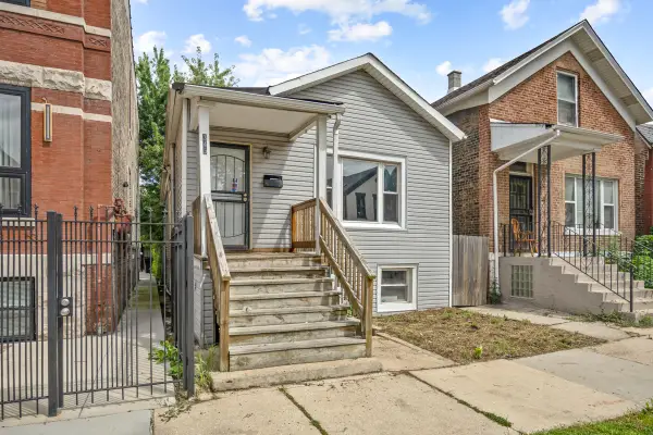 3450 W Walnut Street, Chicago, IL 60624