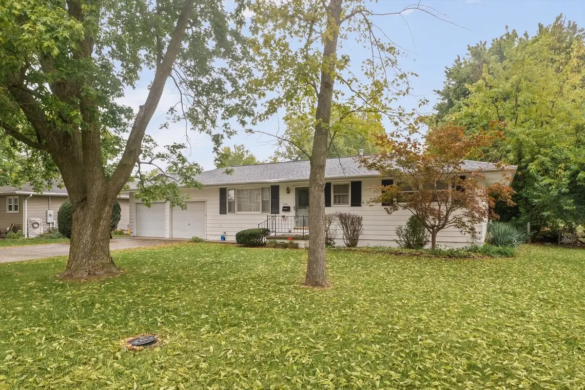 324 W Washington Street, Arcola, IL 61910 - #1