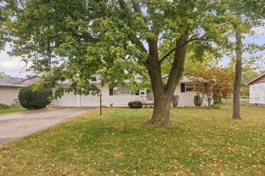 324 W Washington Street, Arcola, IL 61910 - #3