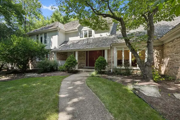 30 Brierfield Court, Lake Bluff, IL 60044