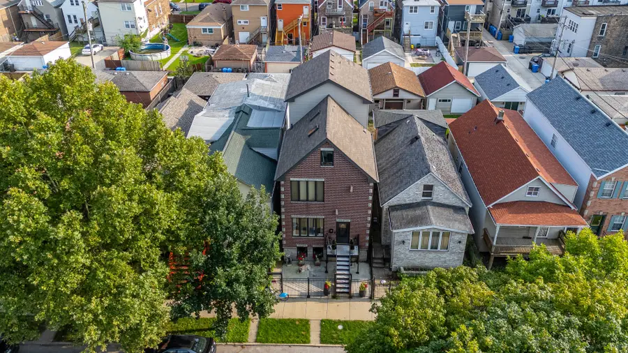539 W 44th Place, Chicago, IL 60609 - #2