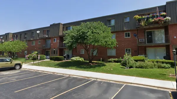 578 Fairway View Drive #3B, Wheeling, IL 60090