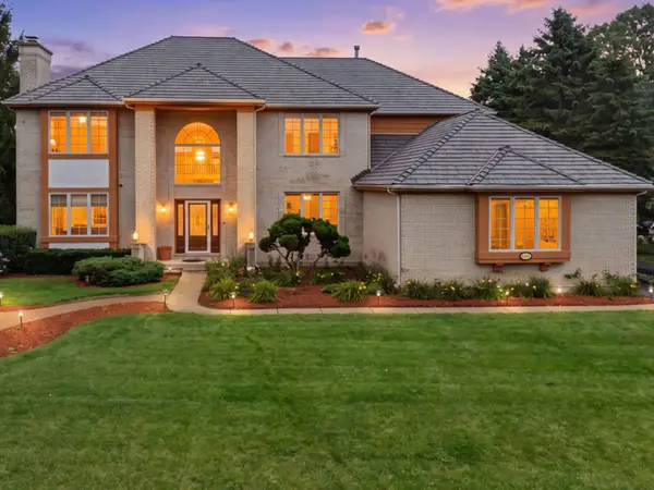 28951 Forest Lake Lane, Libertyville, IL 60048
