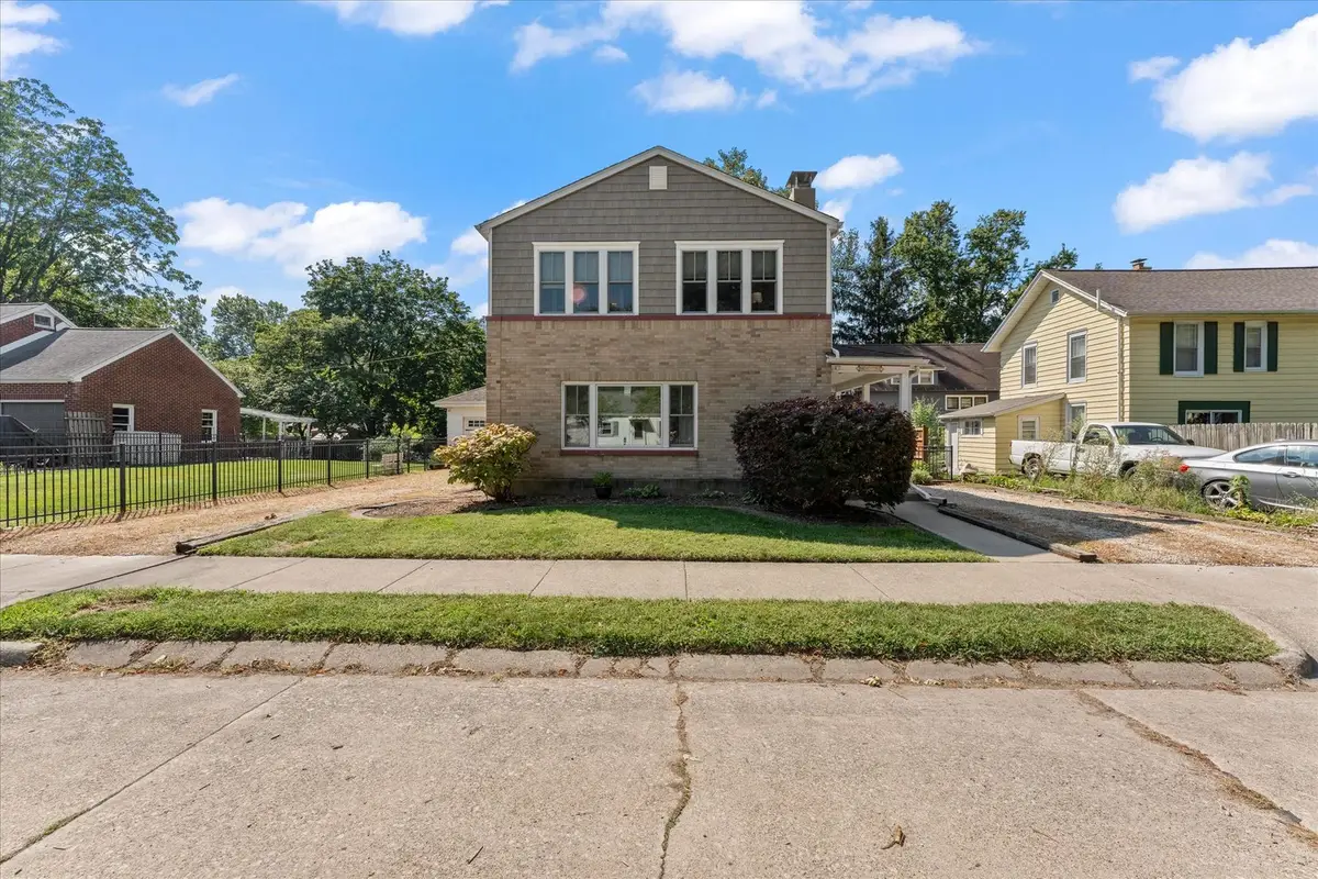 917 W Washington Street, Champaign, IL 61821 - #1