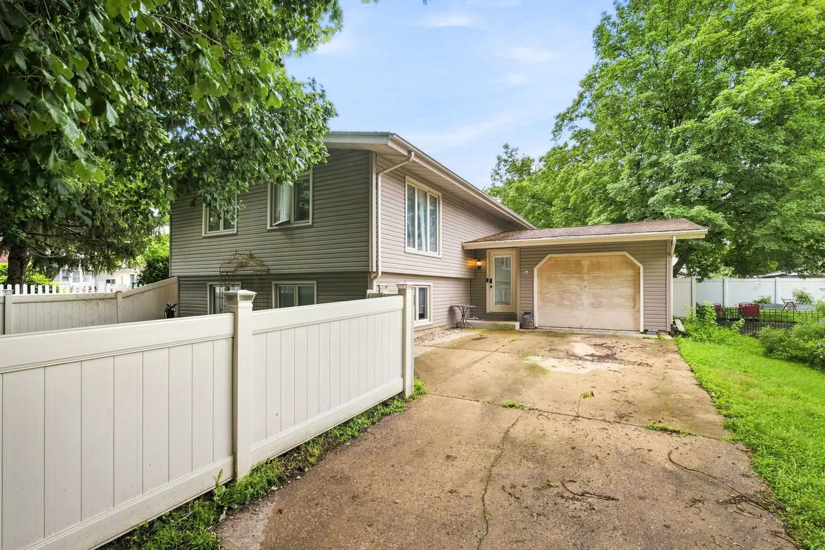 515 E High Street, Morris, IL 60450 - #1