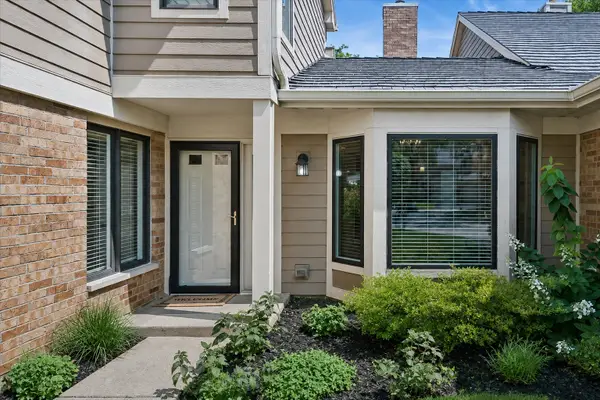 1204 Chatham Court #1204, Libertyville, IL 60048