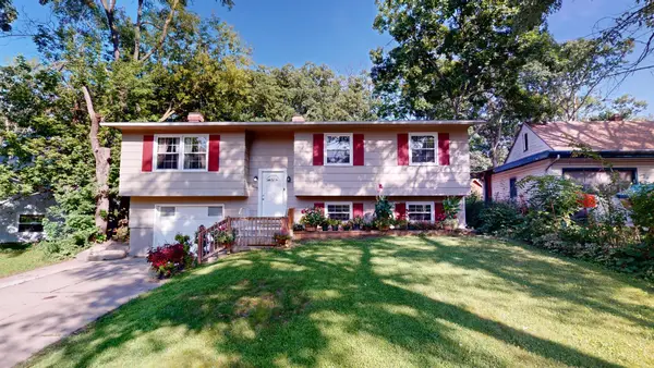 18099 W Valley Drive, Grayslake, IL 60030