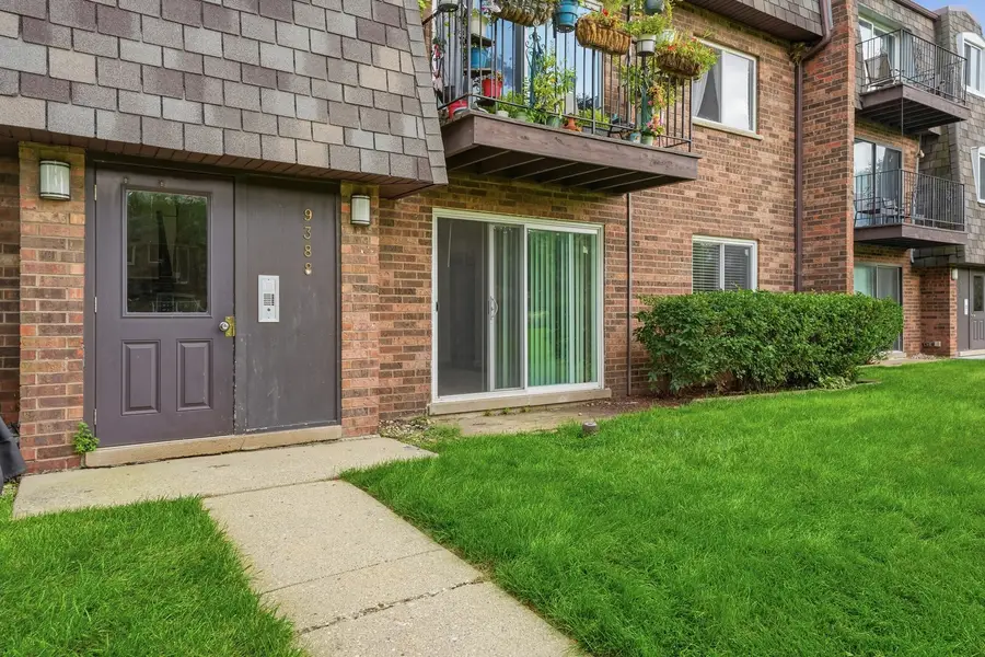 9388 Bay Colony Drive #1S, Des Plaines, IL 60016 - #3