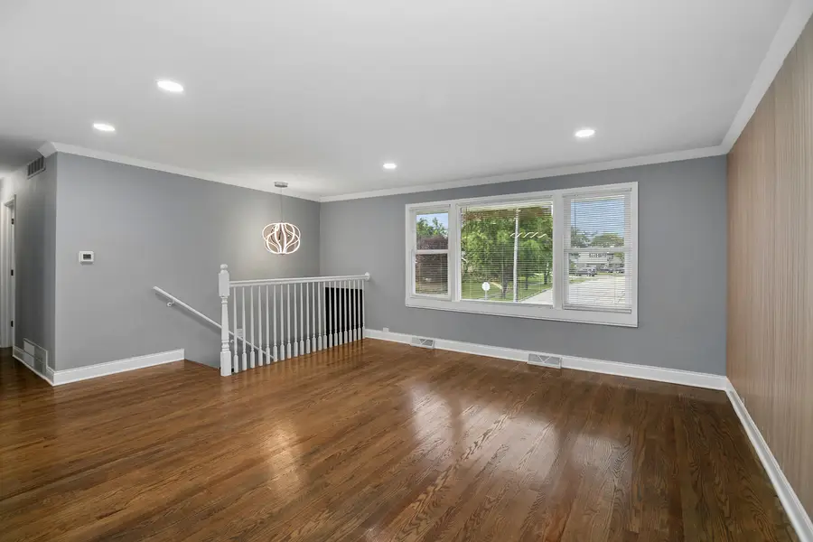 8836 Oakwood Drive, Hickory Hills, IL 60457 - #3