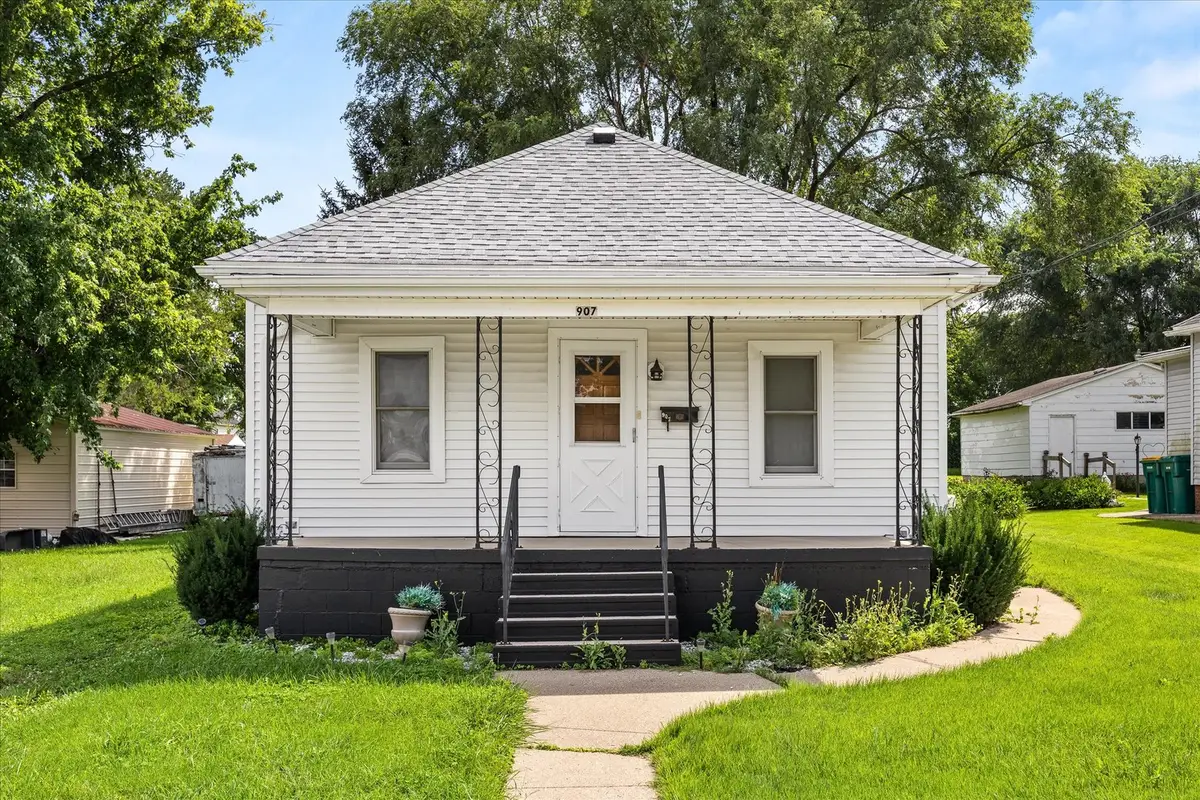 907 Johnson Street, Streator, IL 61364 - #1