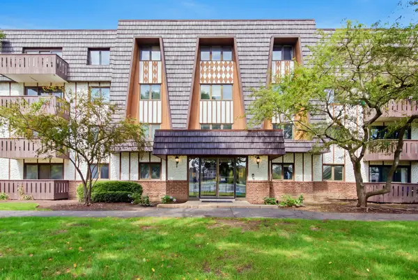 13200 Heiden Circle #2301, Lake Bluff, IL 60044