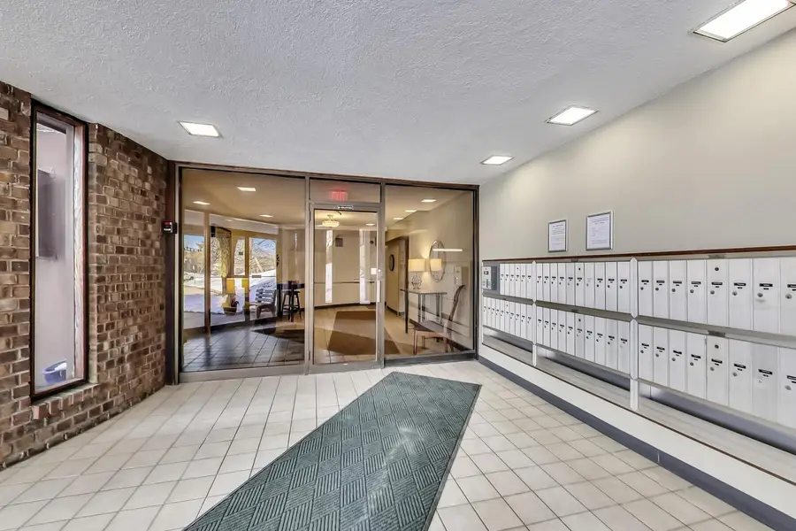 440 Raintree Court #2J, Glen Ellyn, IL 60137 - #2