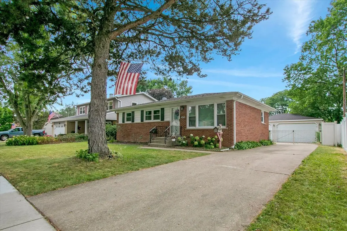 1402 S Robert Drive, Mount Prospect, IL 60056 - #1