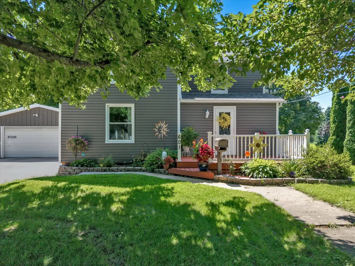 601 W Court Street, Cambridge, IL 61238 - #1