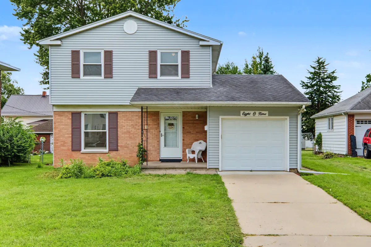 809 6th Avenue S, Clinton, IA 52732 - #1