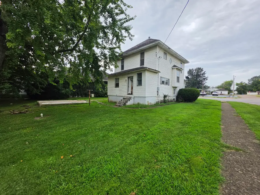 551 N Main Street, Bridgeport, IL 62417 - #3