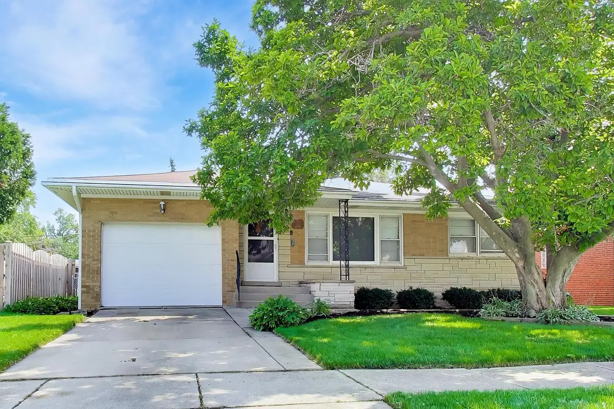 909 Worcester Avenue, Westchester, IL 60154 - #1