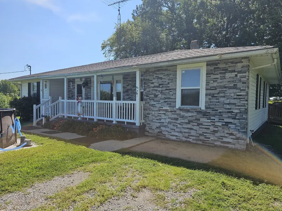 309 N Main Street, Ina, IL 62846 - #2