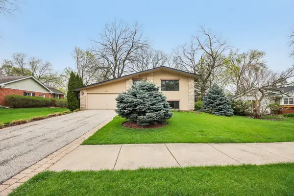 236 Monument Avenue, Barrington, IL 60010