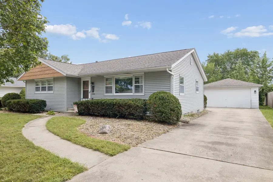 1041 E 8th Street, Lockport, IL 60441 - #2