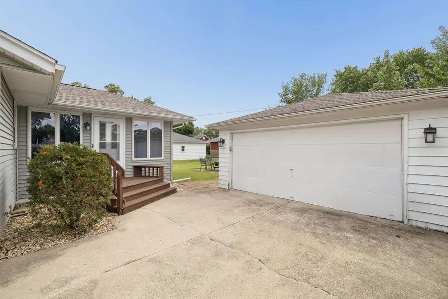 1041 E 8th Street, Lockport, IL 60441 - #3