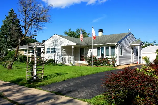 2213 Cedar Street, Des Plaines, IL 60018