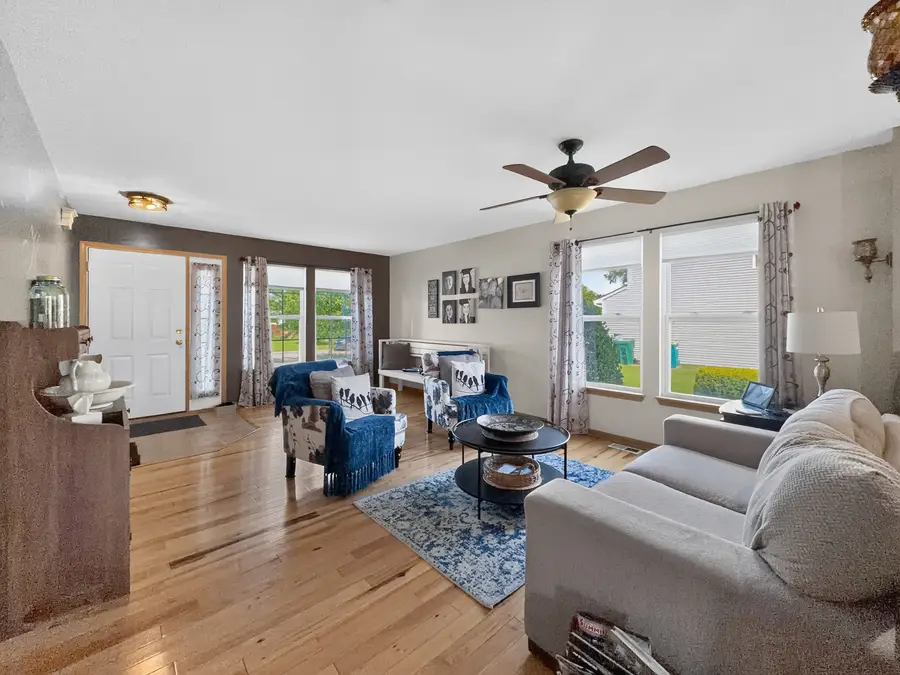 909 Walnut Drive, Kirkland, IL 60146 - #2