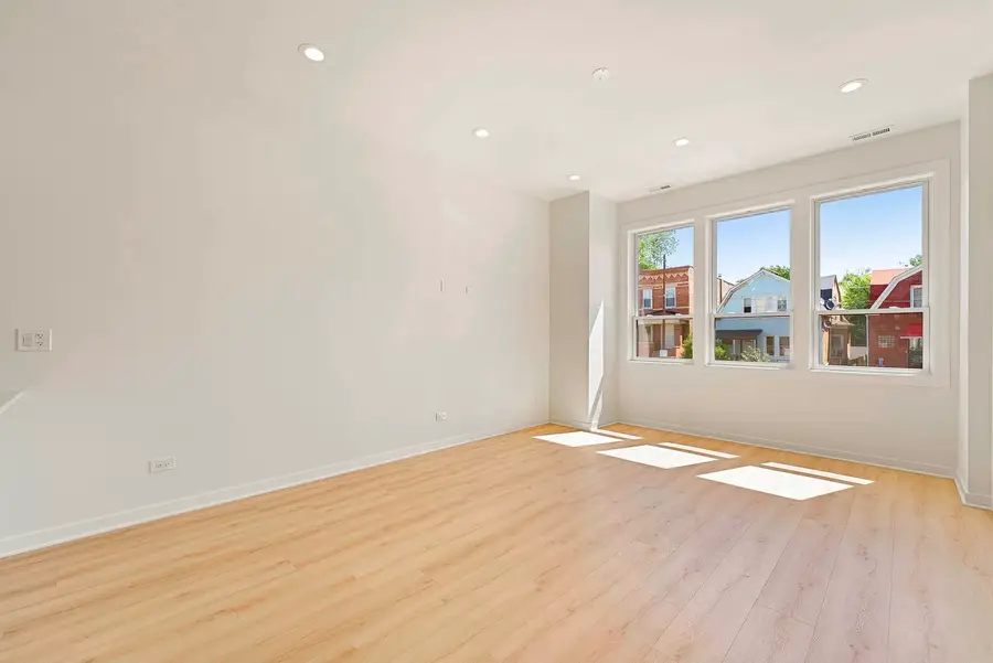 538 N Trumbull Avenue, Chicago, IL 60624 - #3