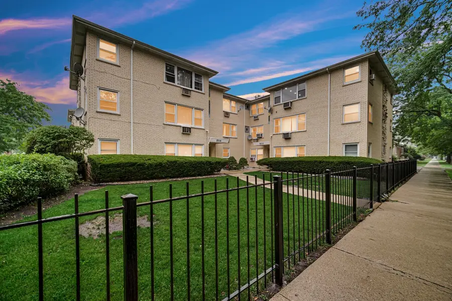 5700 W Montrose Avenue #3D, Chicago, IL 60634 - #2