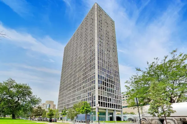 330 W Diversey Parkway #902-04, Chicago, IL 60657