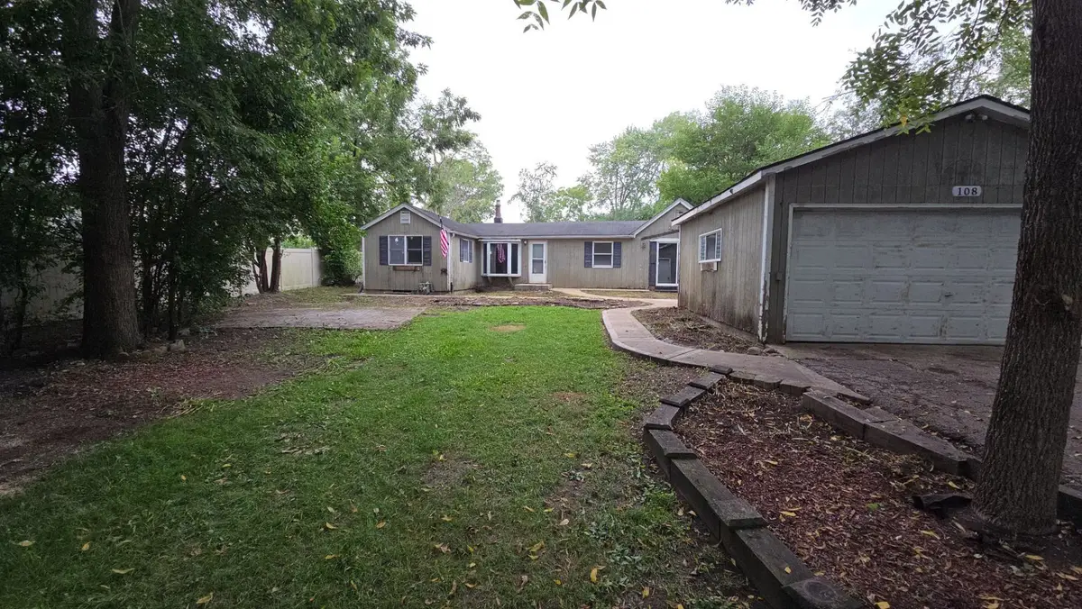 108 Ridgeland Avenue, West Chicago, IL 60185 - #1