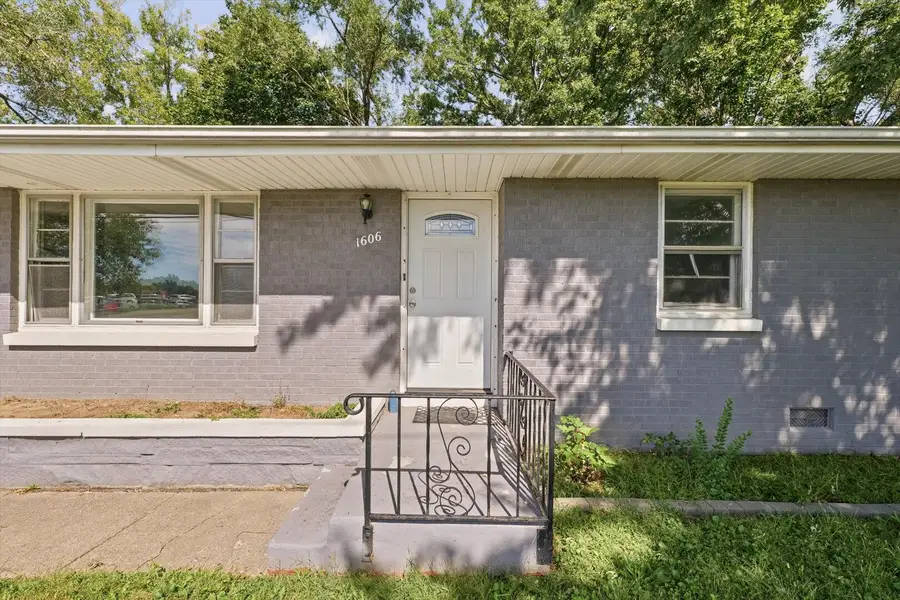 1606 W Kirby Avenue, Champaign, IL 61821 - #3