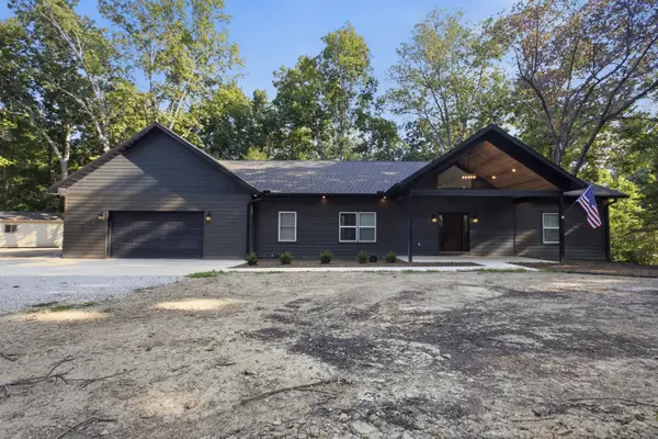8960 E South Circle Drive, Effingham, IL 62401