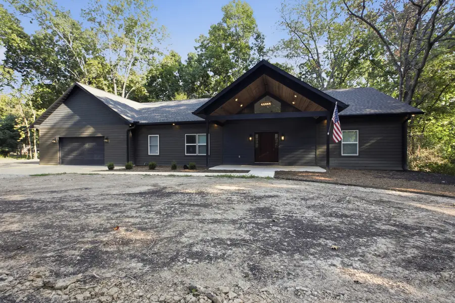 8960 E South Circle Drive, Effingham, IL 62401 - #2