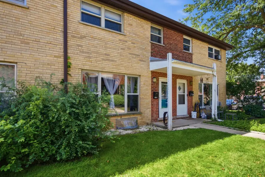 207 Linn Court #B, North Aurora, IL 60542 - #3