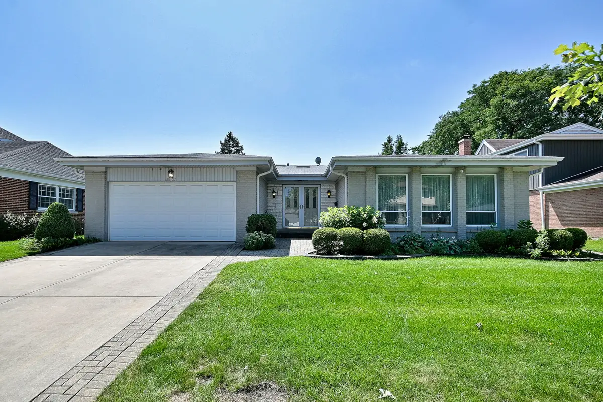 2307 E Sherwood Road, Arlington Heights, IL 60004 - #1
