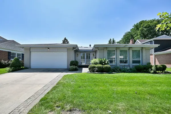 2307 E Sherwood Road, Arlington Heights, IL 60004