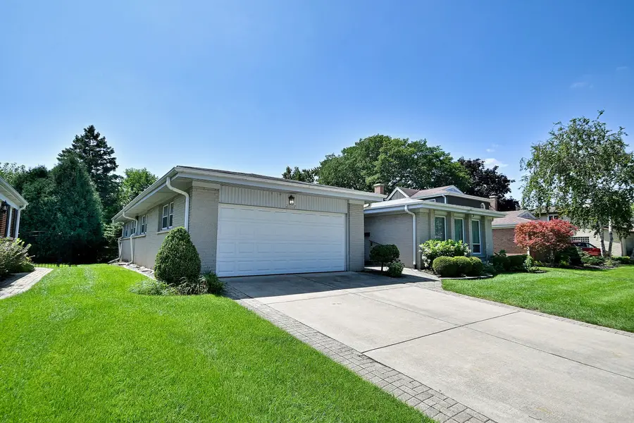2307 E Sherwood Road, Arlington Heights, IL 60004 - #2