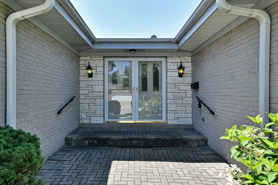 2307 E Sherwood Road, Arlington Heights, IL 60004 - #3
