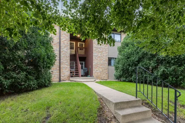 720 Sundown Road #F, South Elgin, IL 60177