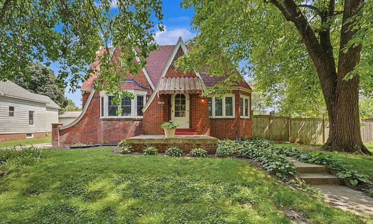 109 N Pine Street, Villa Grove, IL 61956 - #1
