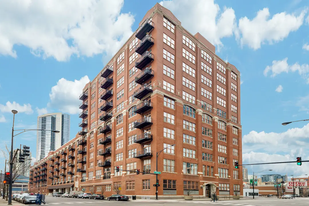 360 W Illinois Avenue #2F, Chicago, IL 60654 - #1